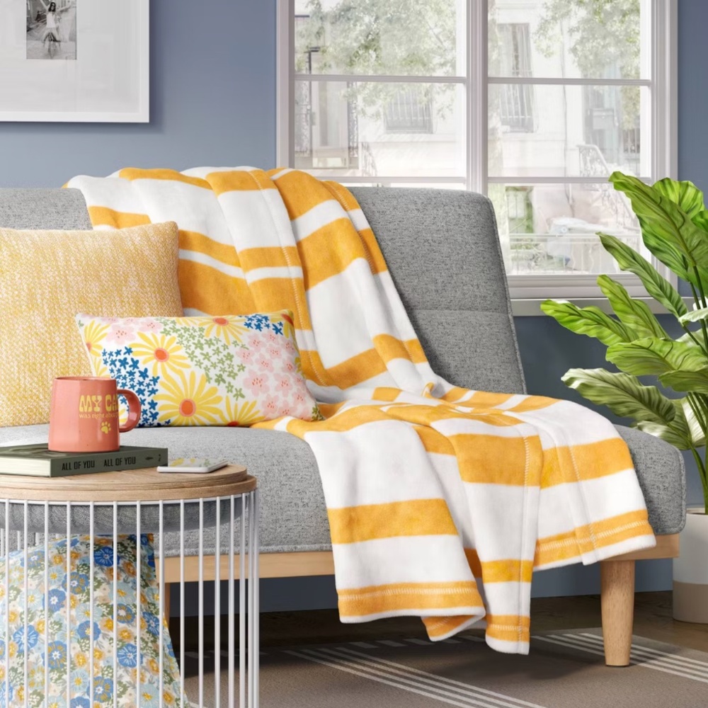 Room Essentials Printed Plush Throw Blanket Yellow